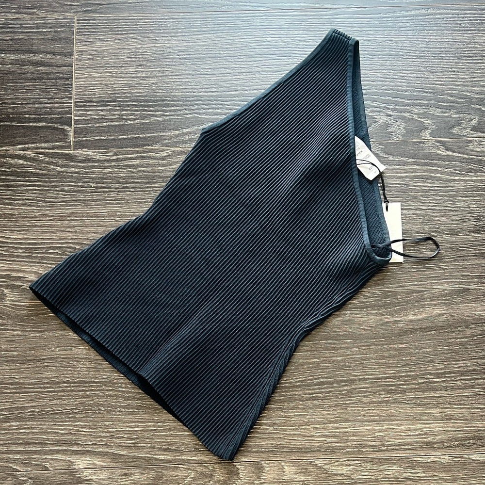 BNWT Aritzia Sculpt Knit Top
